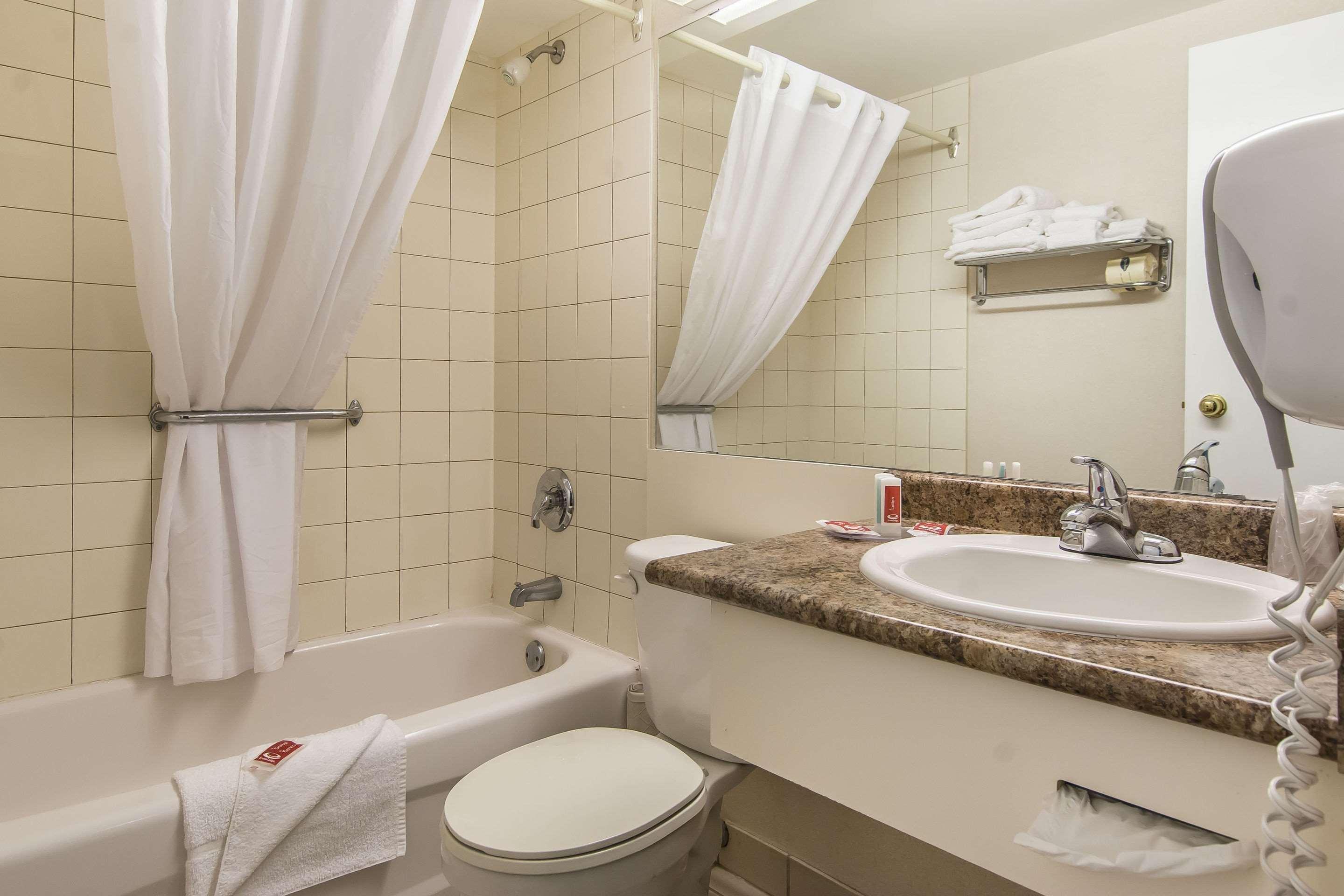 Econo Lodge Orillia Ngoại thất bức ảnh